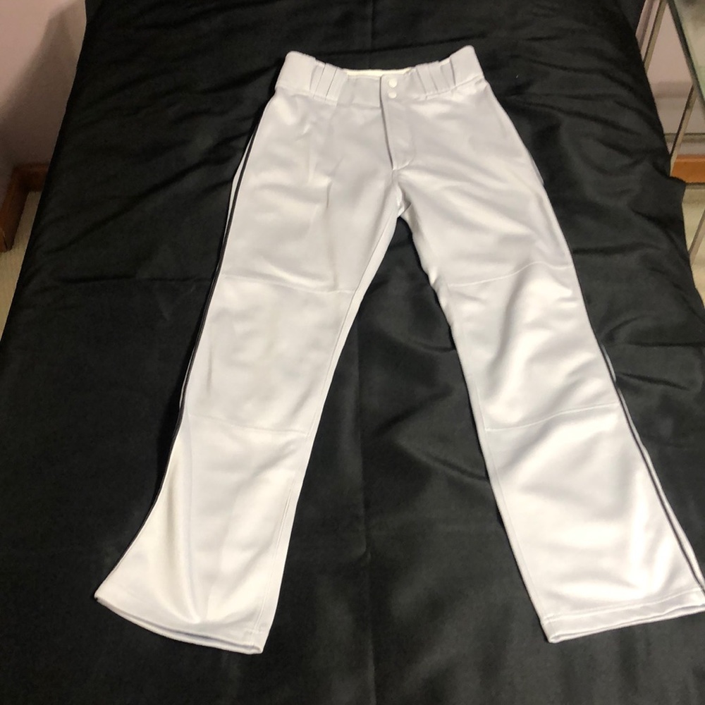 Mizuno Baseball Pants. Light grey with black pinstripes. Men’s Small